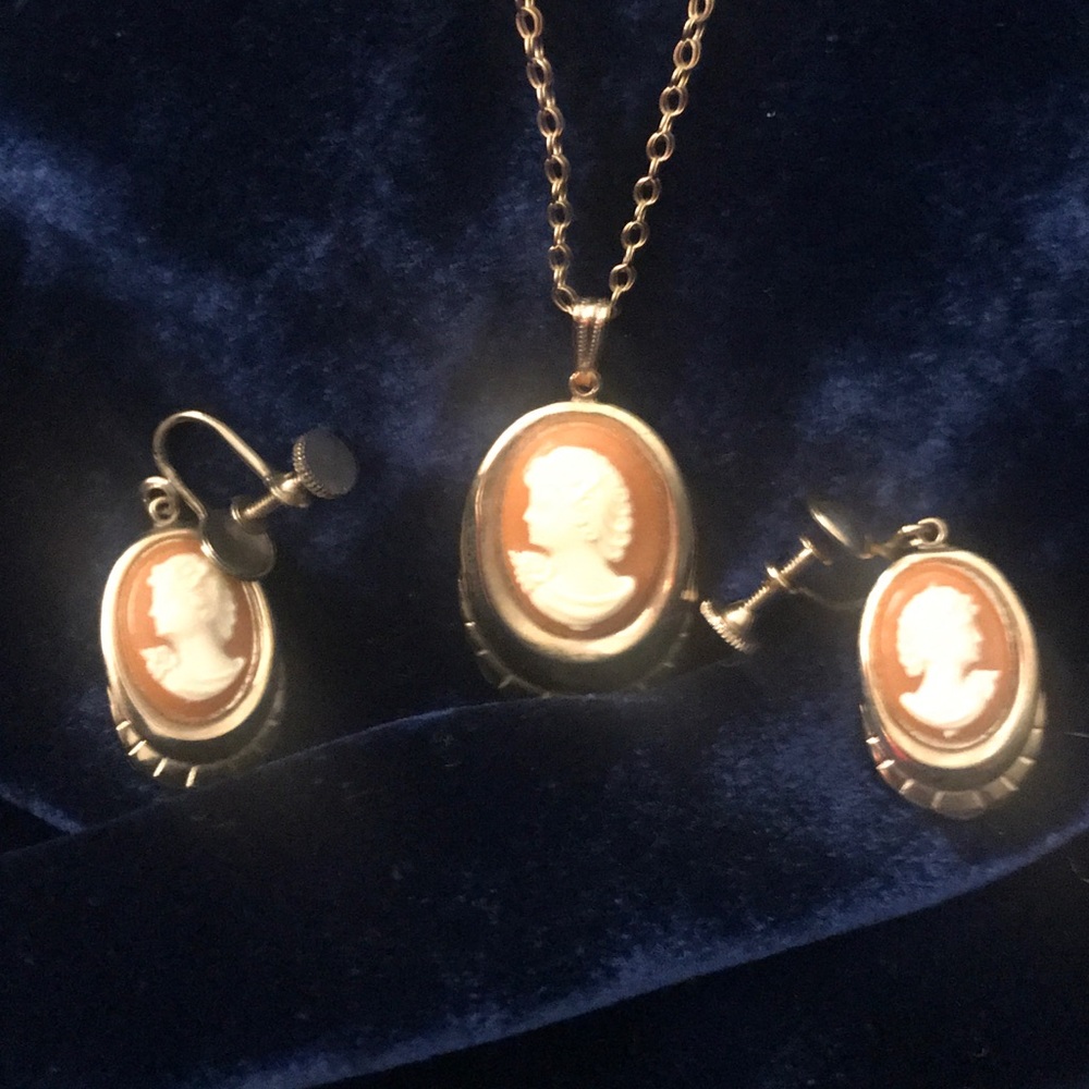 Vintage Resin Cameo Necklace and Earring Set